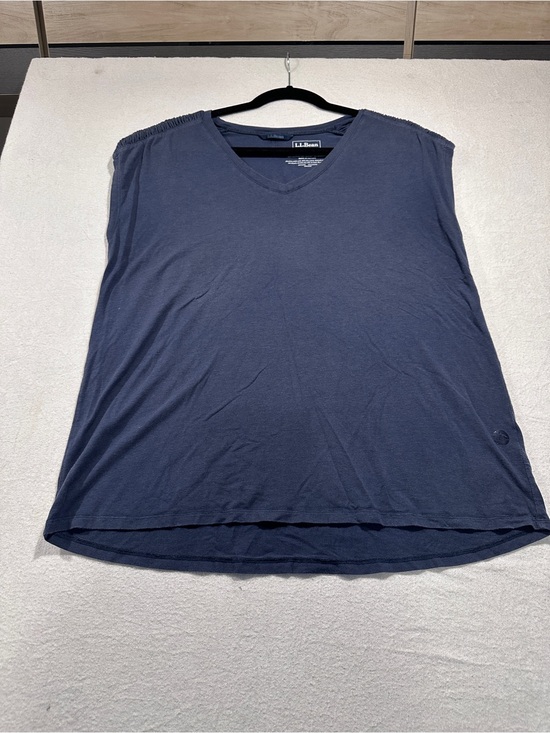 L.L. Bean Tops - L.L. Bean Women’s Navy V‑Neck Sleeveless Tank